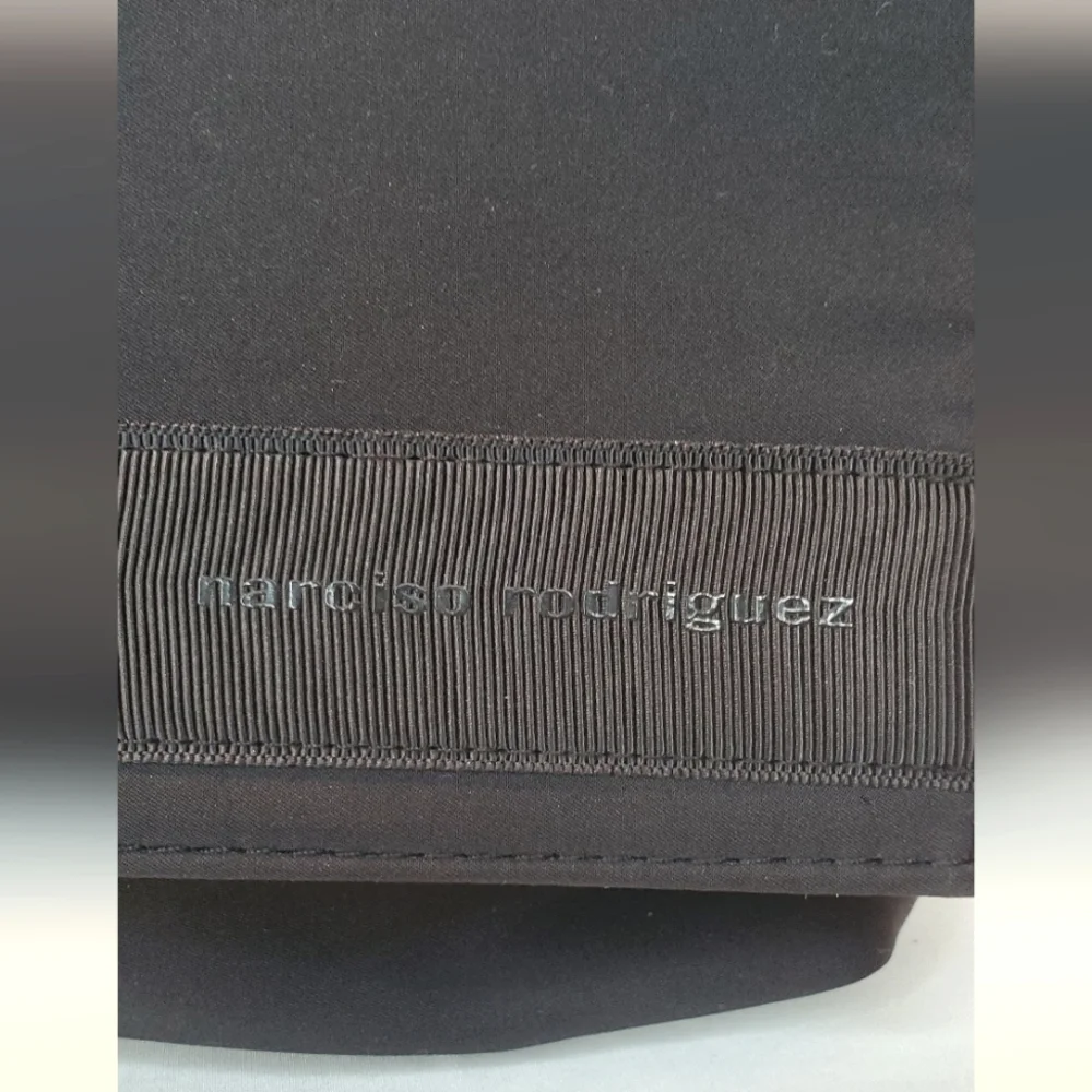 Narciso Rodriguez Black Makeup-Cosmetic Bag- zip closure - Like-New - Picture 4 of 9